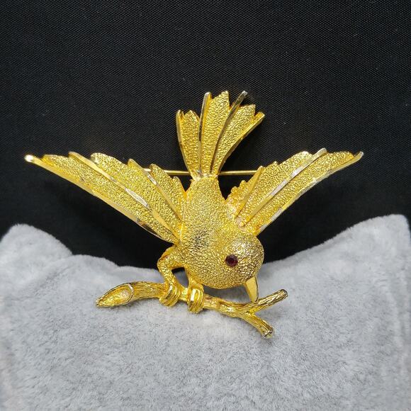 Vintage B.S.K. Bird Brooch, Red Rhinestone Eye, 1960s Jewelry - Picture 5 of 10